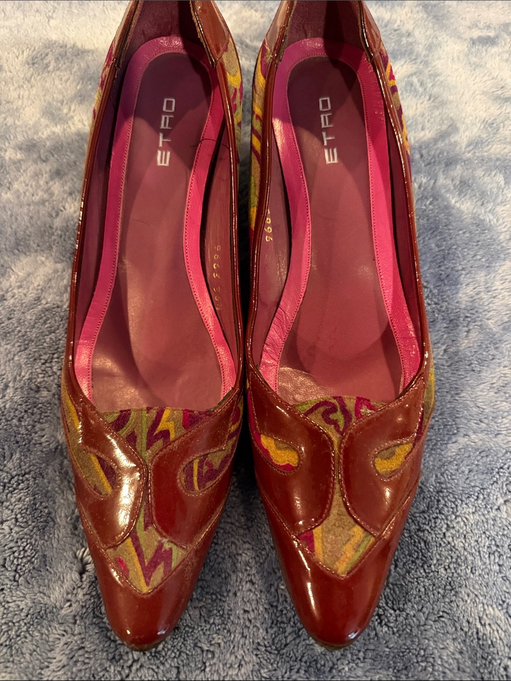 Etro Burgundy Patent & Paisley kitten heel pumps.  Size 36.5 (6 1/2)